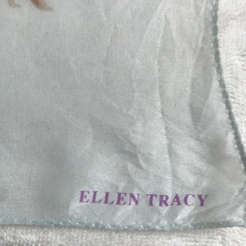 ELLEN TRACY WOMEMS SILK SCARF GRAY PURPLE SATIN BANDANA